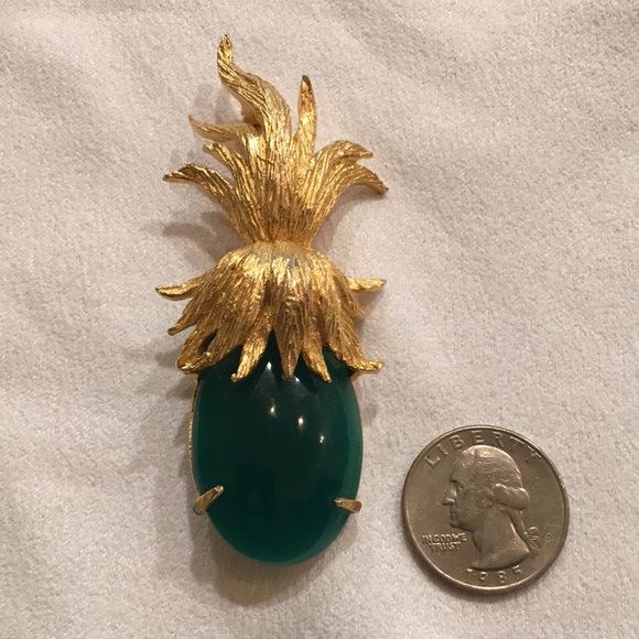 💎Vintage Gold & Green Pineapple Pin - Picture 3 of 4